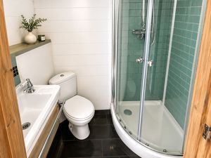 Annexe Shower- click for photo gallery
